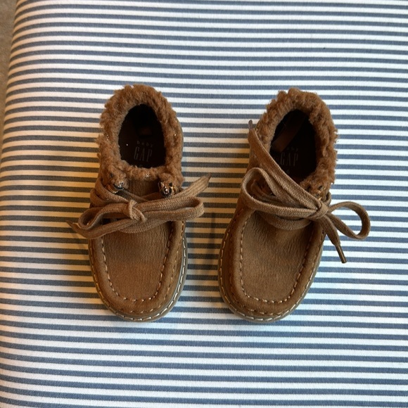 Baby GAP Wallabee style boot - Picture 3 of 4